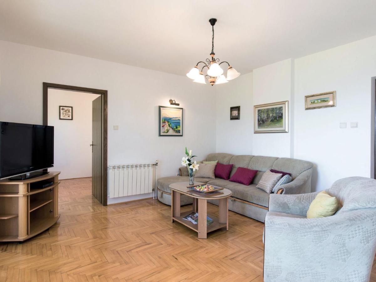 Luka - Lov218 By Interhome Apartmán